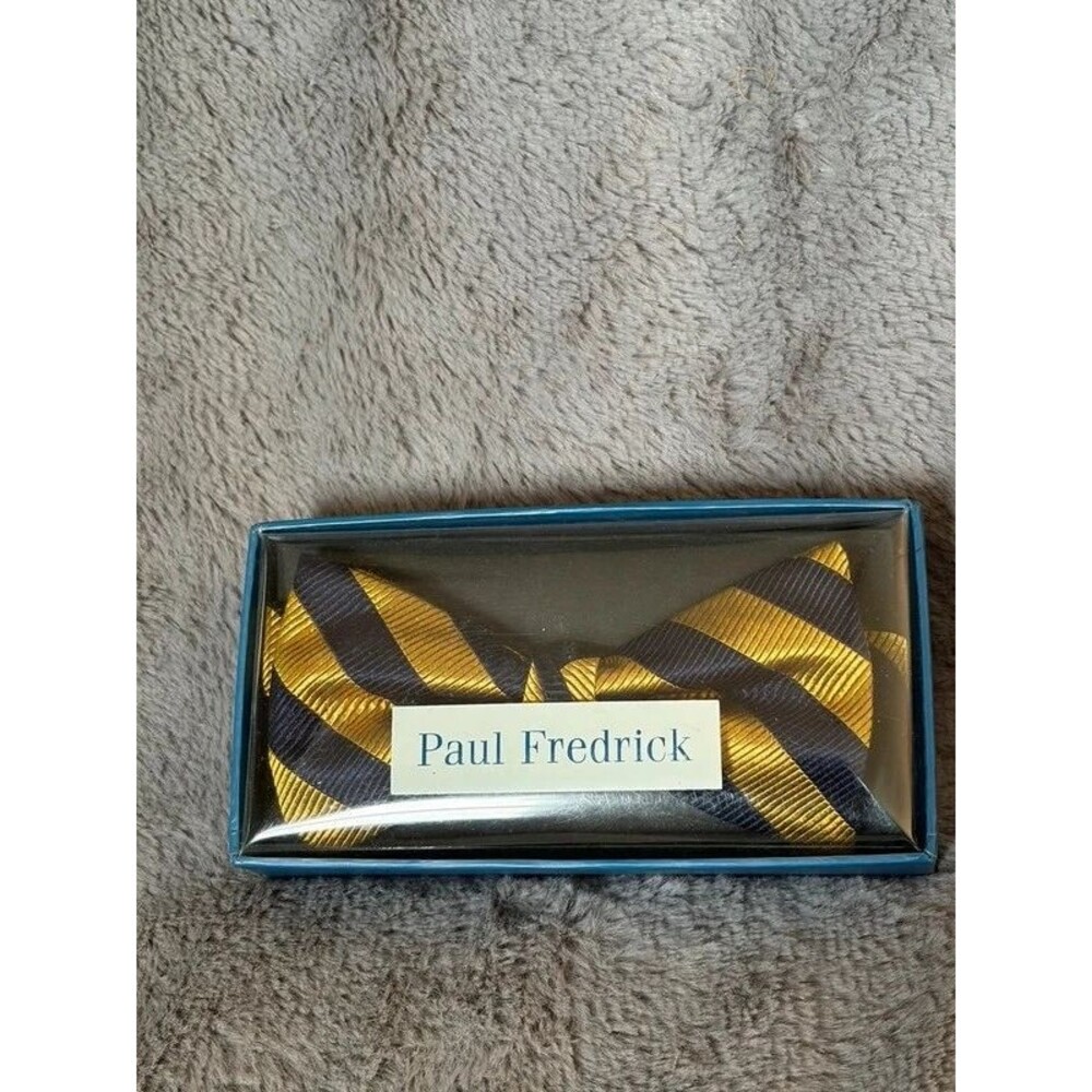 Paul Fredrick men’s bow tie adjustable 100% silk new in box